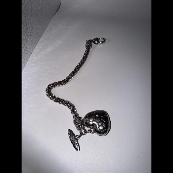 Guess Toggle Women’s Silver  Tone Charm Heart Bracelet 7.5” J1 - Picture 1 of 4